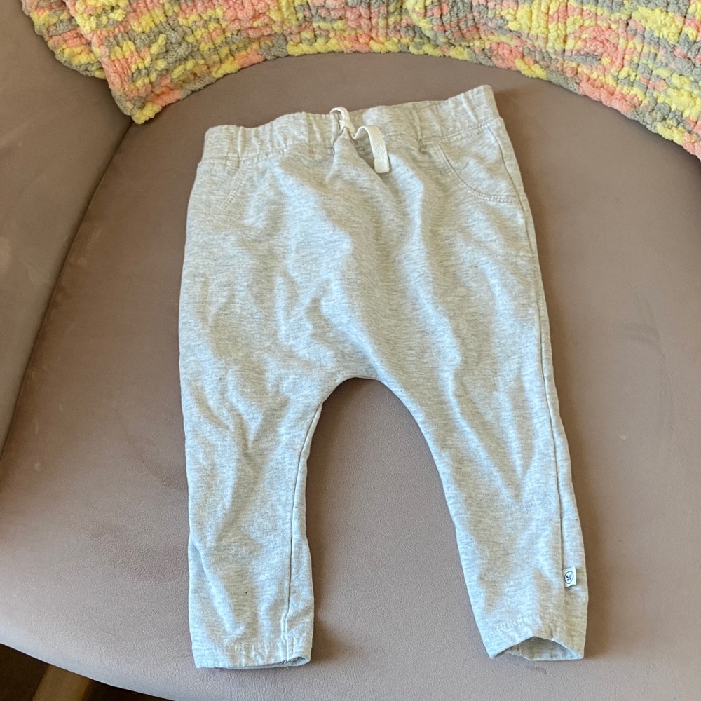 3/$15 Honest Light Gray Kids Joggers 18 mom
